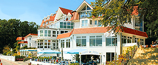 Vorderansicht Strandhotel Seerose Kölpinsee